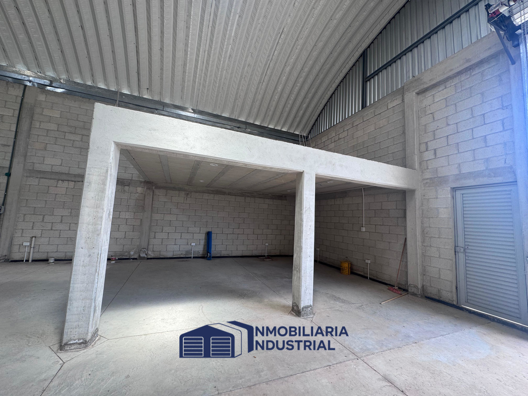 400 M2 CHICHÍ SUÁREZ (1)