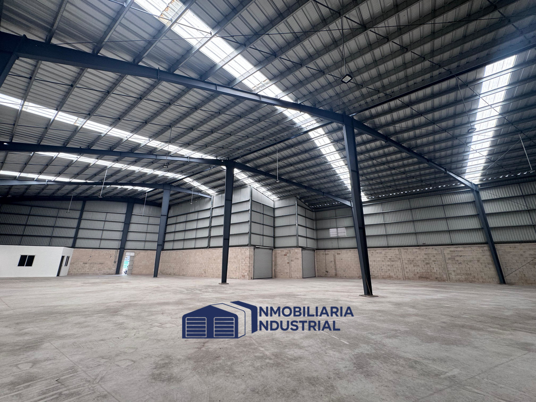 1,100 M2 CD INDUST (10)
