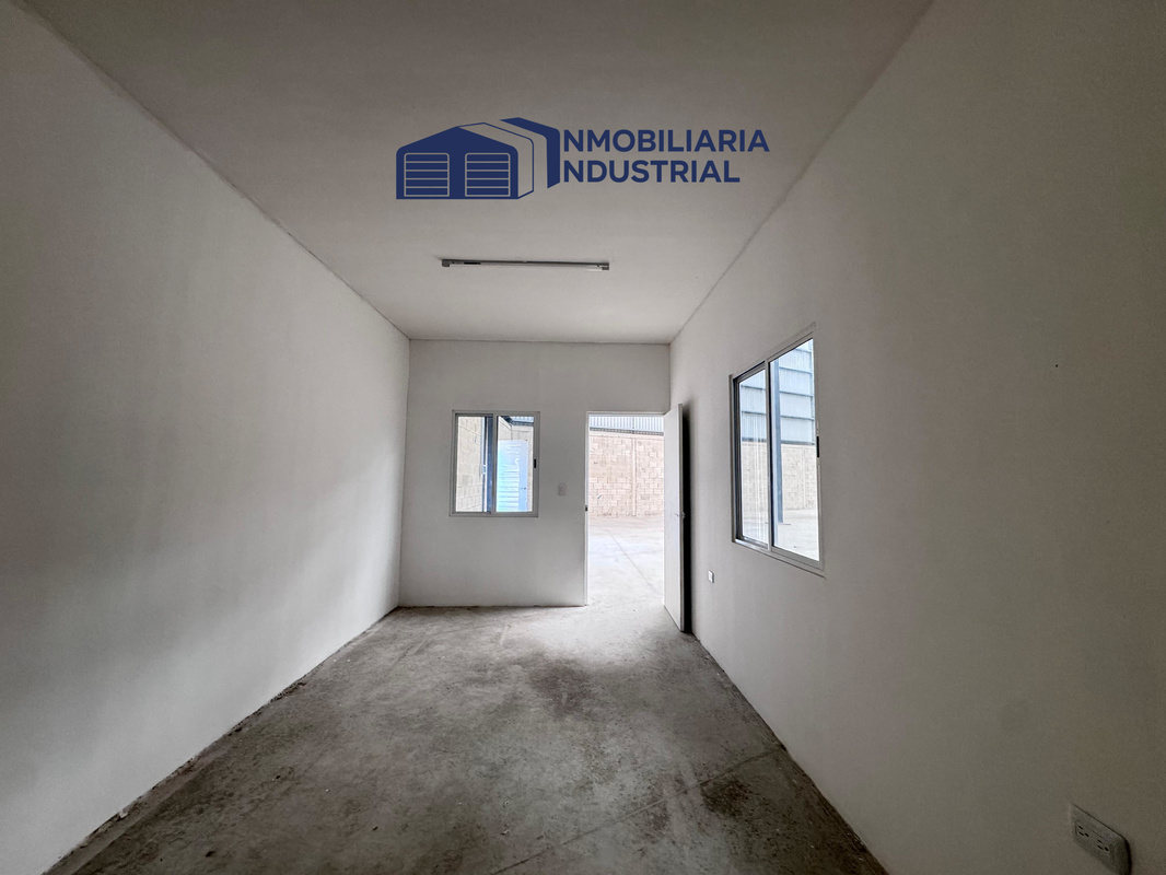 1,100 M2 CD INDUST (4)