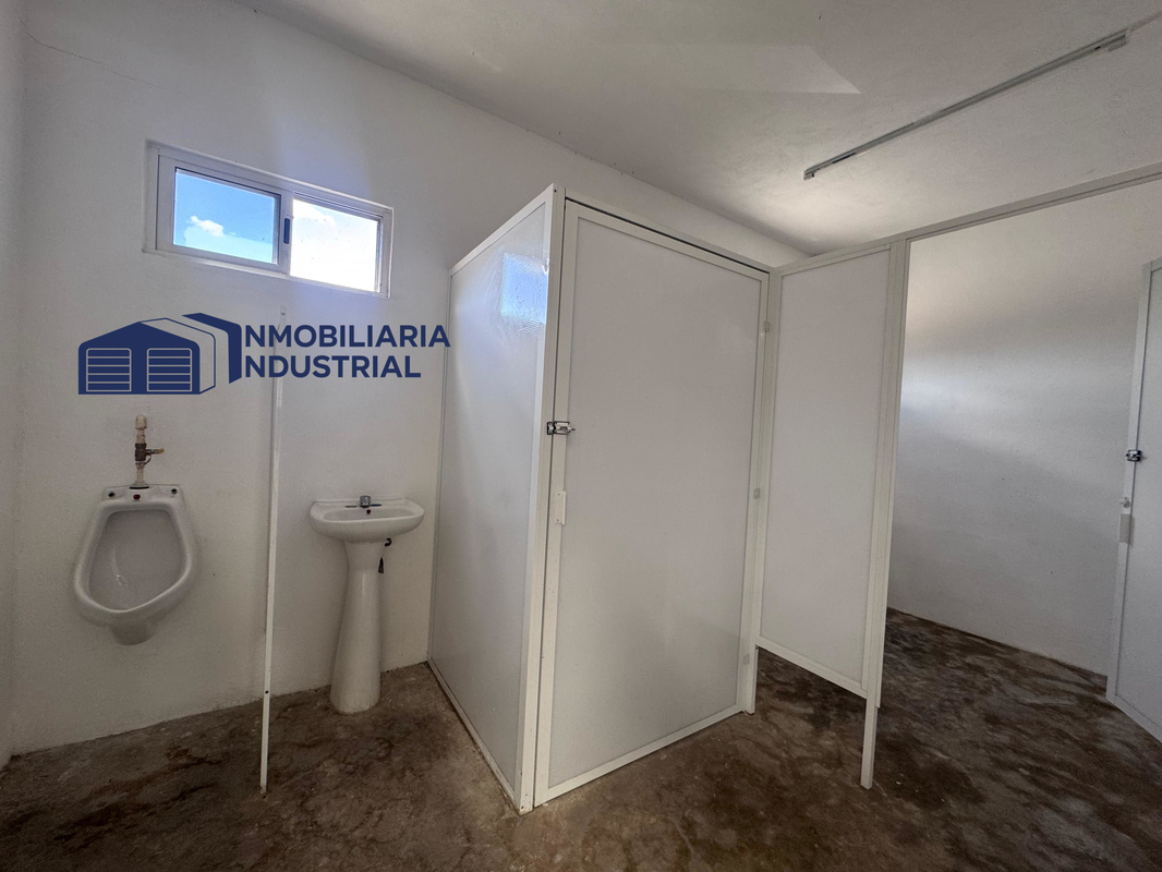 1,100 M2 CD INDUST (6)